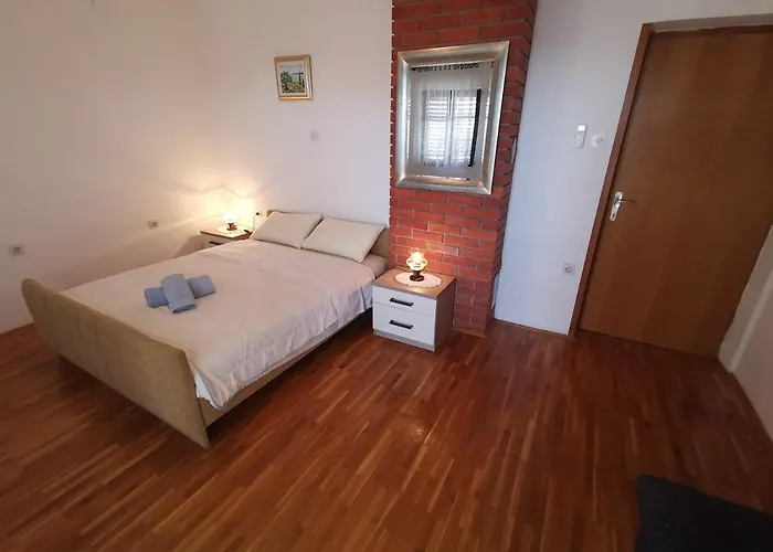 Grozdana With Terrace And Sea View Apartmán