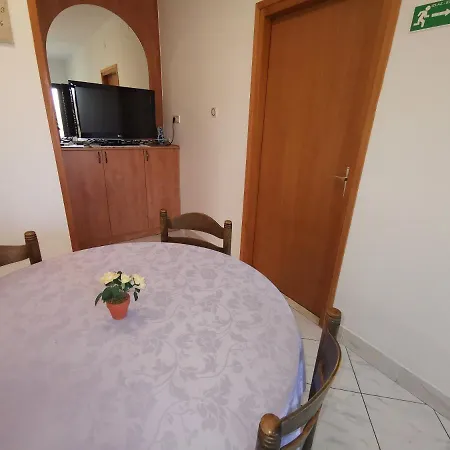 公寓 Grozdana With Terrace And Sea View *