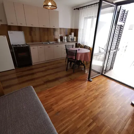 Grozdana With Terrace And Sea View