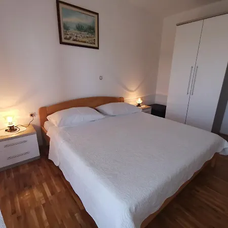 公寓 Grozdana With Terrace And Sea View