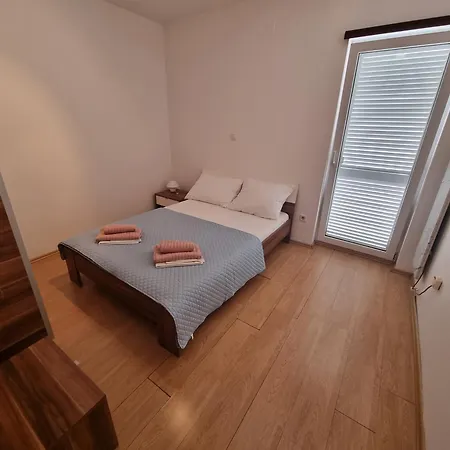 Grozdana With Terrace And Sea View *