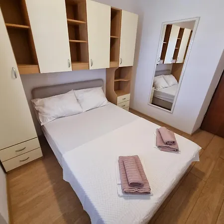 Grozdana With Terrace And Sea View 茨里克韦尼察