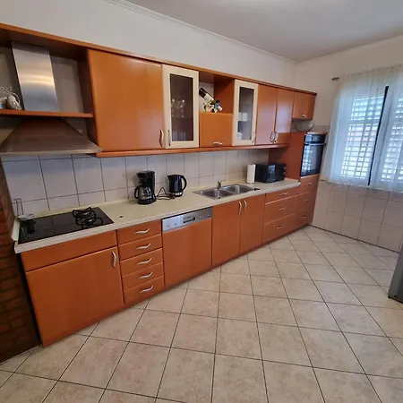 Grozdana With Terrace And Sea View *