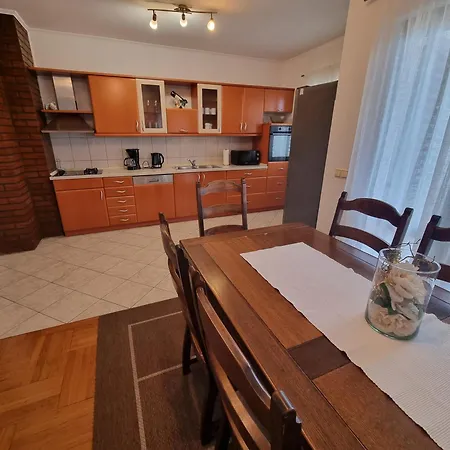 Lejlighed Grozdana With Terrace And Sea View