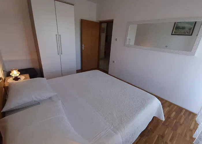 アパート Grozdana With Terrace And Sea View ツリクヴェニツァ