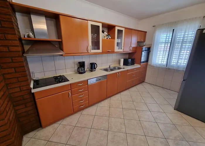 Grozdana With Terrace And Sea View *