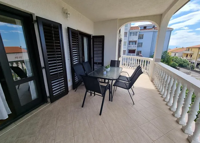 Grozdana With Terrace And Sea View アパート ツリクヴェニツァ